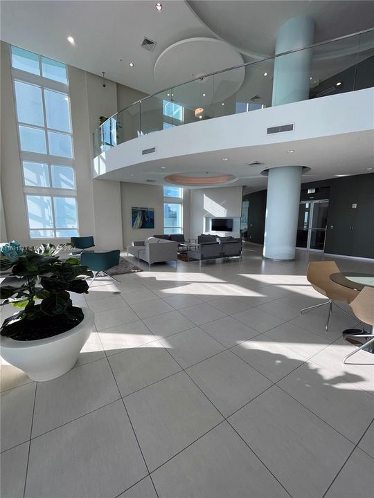 Recently Rented: $4,600 (2 beds, 2 baths, 1400 Square Feet)