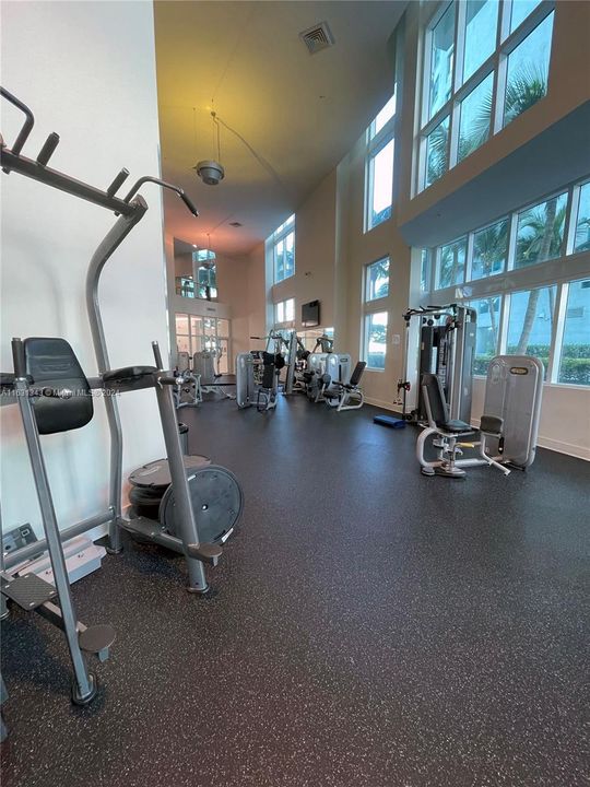 Recently Rented: $4,600 (2 beds, 2 baths, 1400 Square Feet)