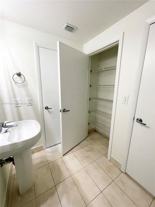 Recently Rented: $4,600 (2 beds, 2 baths, 1400 Square Feet)