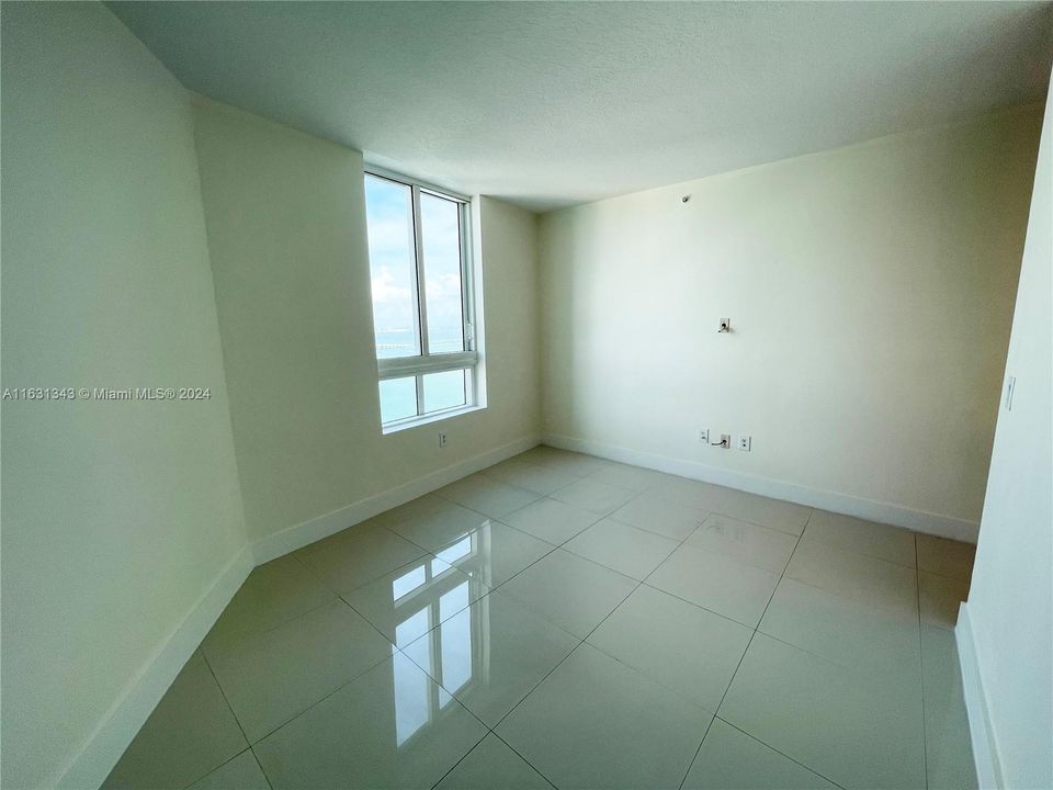 Recently Rented: $4,600 (2 beds, 2 baths, 1400 Square Feet)