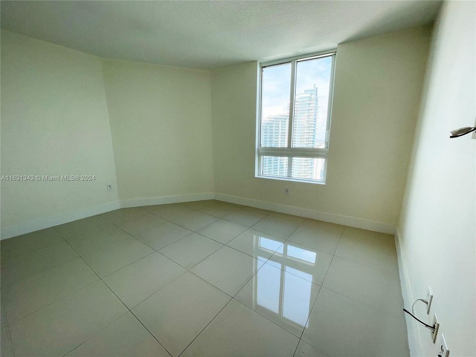 Recently Rented: $4,600 (2 beds, 2 baths, 1400 Square Feet)