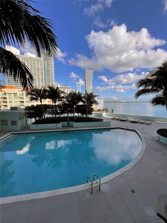 Recently Rented: $4,600 (2 beds, 2 baths, 1400 Square Feet)