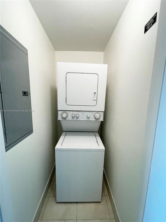 Recently Rented: $4,600 (2 beds, 2 baths, 1400 Square Feet)