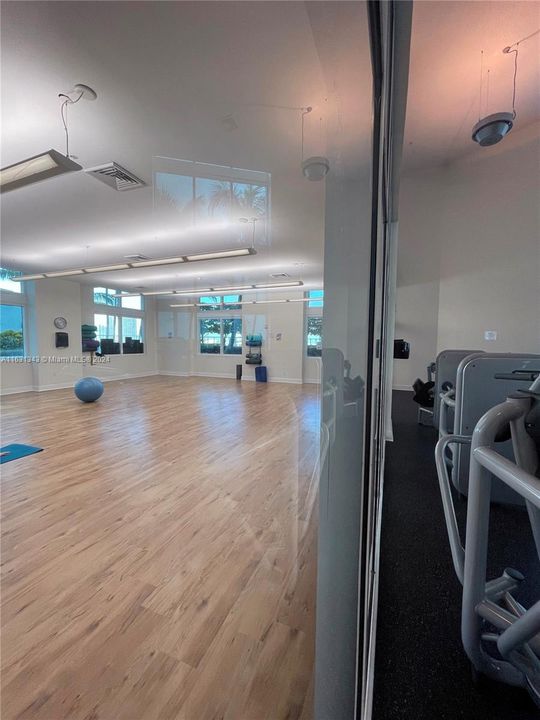 Recently Rented: $4,600 (2 beds, 2 baths, 1400 Square Feet)