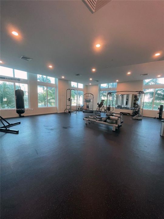 Recently Rented: $4,600 (2 beds, 2 baths, 1400 Square Feet)