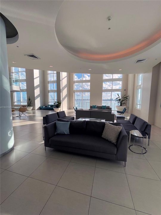 Recently Rented: $4,600 (2 beds, 2 baths, 1400 Square Feet)