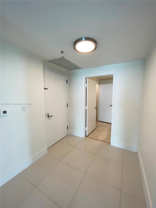 Recently Rented: $4,600 (2 beds, 2 baths, 1400 Square Feet)