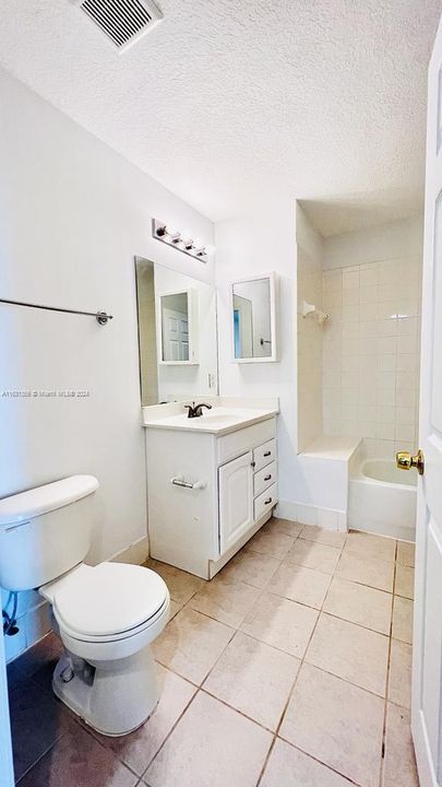 Active With Contract: $2,300 (1 beds, 1 baths, 721 Square Feet)