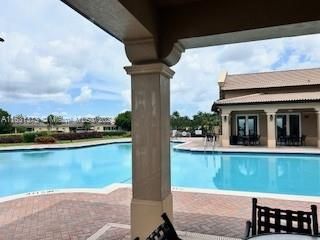 Recently Sold: $289,900 (3 beds, 2 baths, 1196 Square Feet)