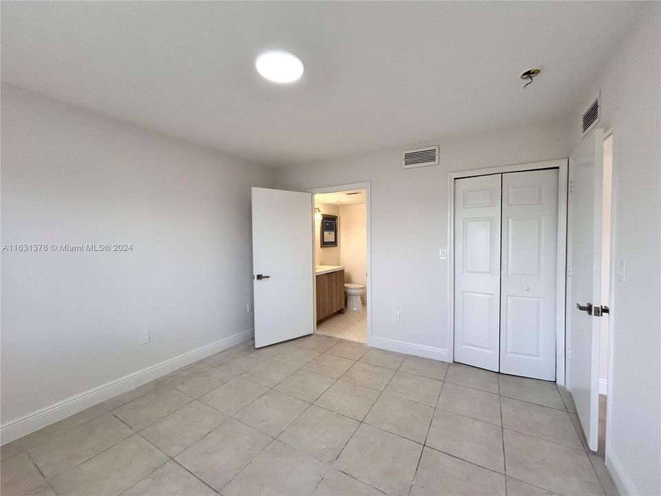 Recently Sold: $289,900 (3 beds, 2 baths, 1196 Square Feet)