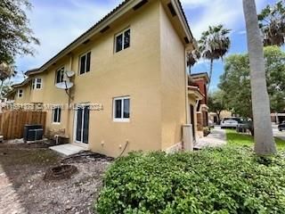Recently Sold: $289,900 (3 beds, 2 baths, 1196 Square Feet)