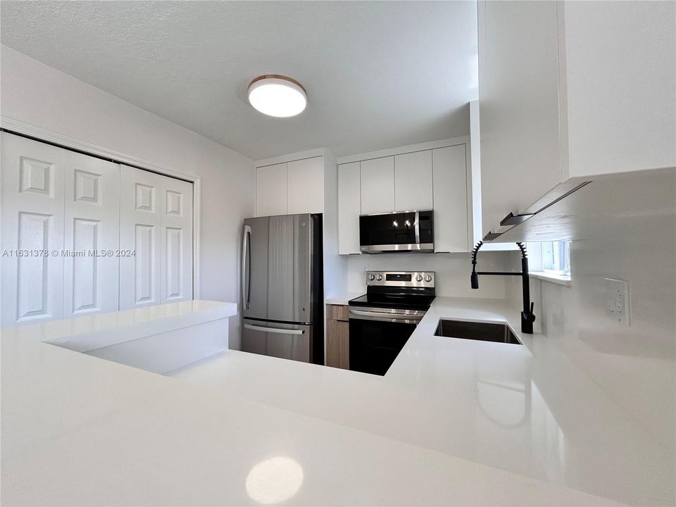 Recently Sold: $289,900 (3 beds, 2 baths, 1196 Square Feet)