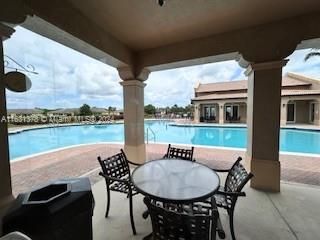 Recently Sold: $289,900 (3 beds, 2 baths, 1196 Square Feet)