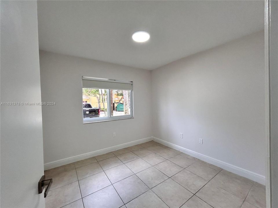 Recently Sold: $289,900 (3 beds, 2 baths, 1196 Square Feet)