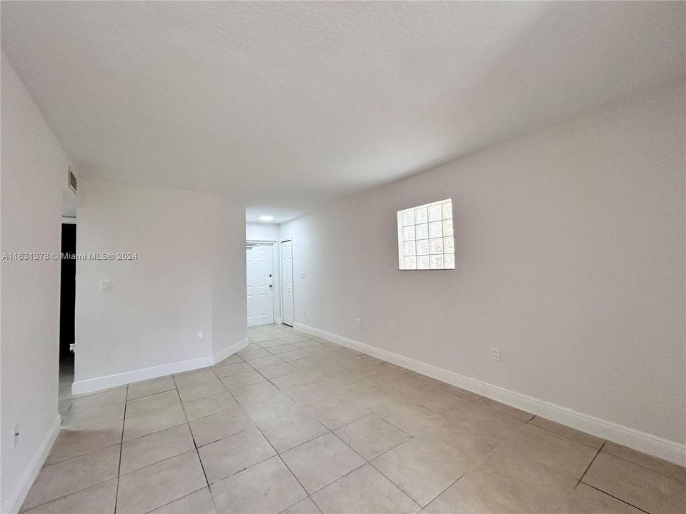 Recently Sold: $289,900 (3 beds, 2 baths, 1196 Square Feet)