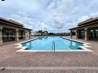 Recently Sold: $289,900 (3 beds, 2 baths, 1196 Square Feet)