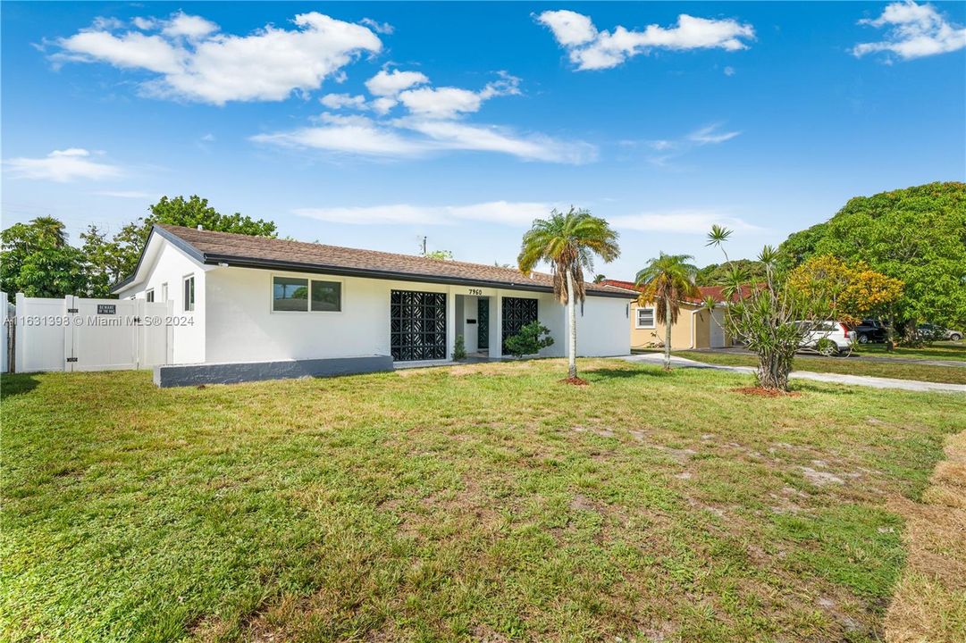 Active With Contract: $580,000 (4 beds, 2 baths, 1541 Square Feet)