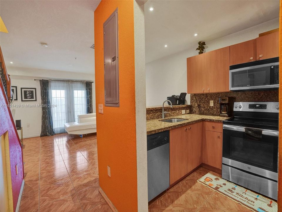 Activo con contrato: $325,000 (3 camas, 2 baños, 1548 Pies cuadrados)