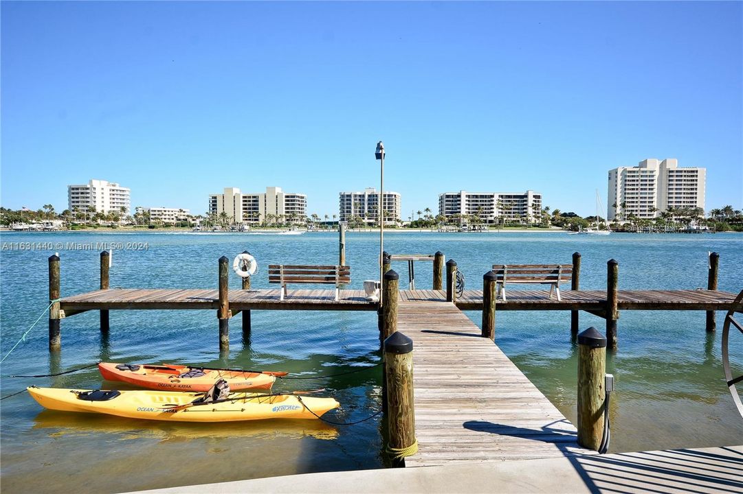 Active With Contract: $649,900 (3 beds, 3 baths, 1848 Square Feet)