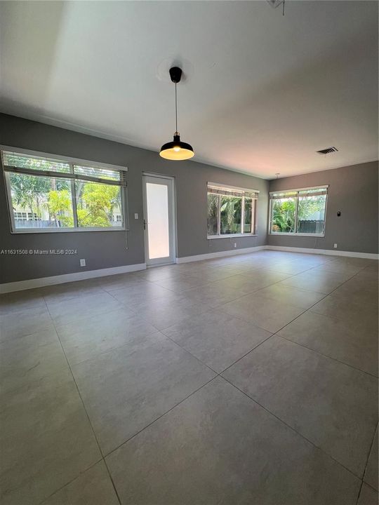 Active With Contract: $5,300 (2 beds, 2 baths, 1608 Square Feet)