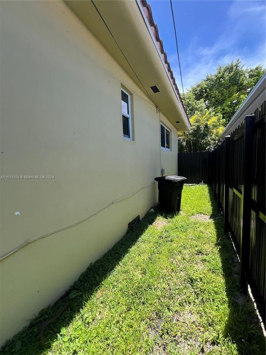 Active With Contract: $5,300 (2 beds, 2 baths, 1608 Square Feet)