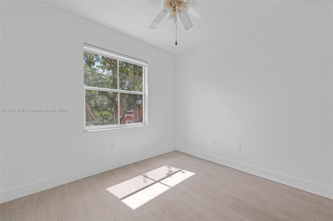 Recently Sold: $369,500 (3 beds, 2 baths, 1371 Square Feet)