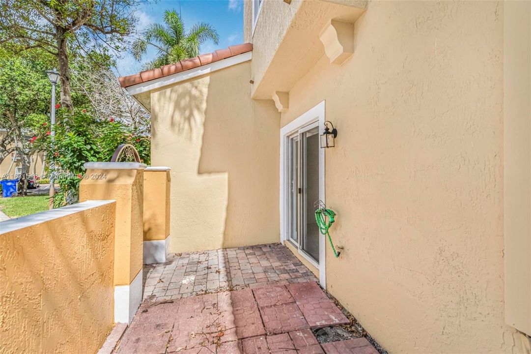 Recently Sold: $369,500 (3 beds, 2 baths, 1371 Square Feet)