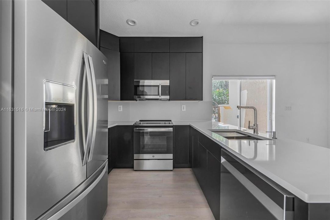 Recently Sold: $369,500 (3 beds, 2 baths, 1371 Square Feet)