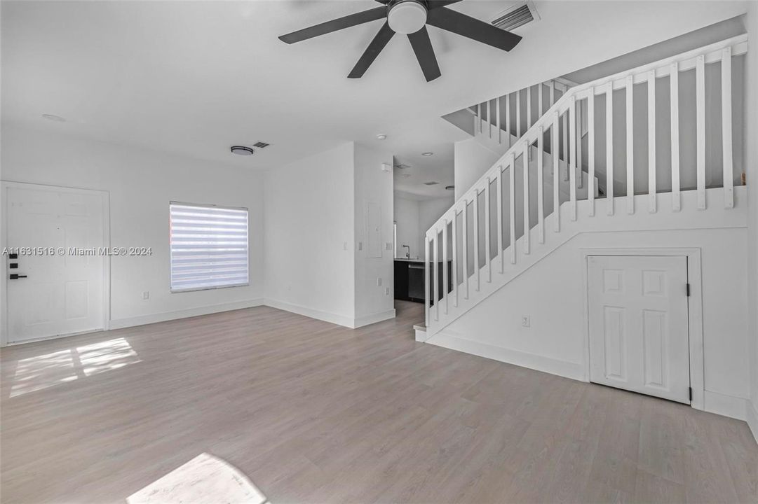 Recently Sold: $369,500 (3 beds, 2 baths, 1371 Square Feet)