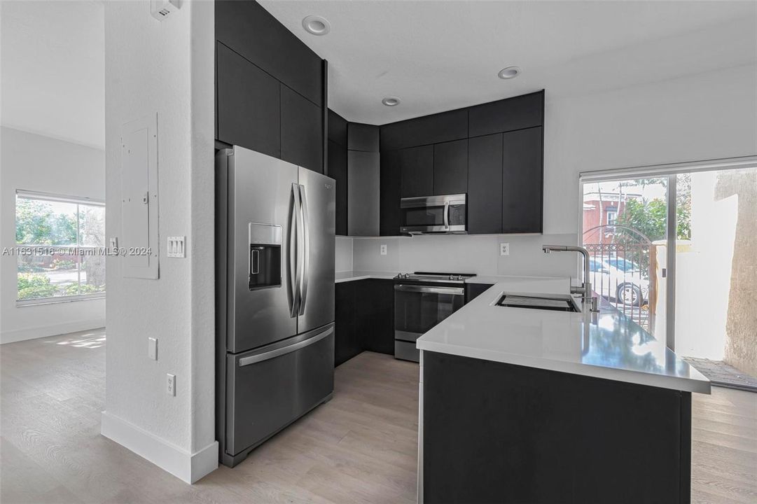 Recently Sold: $369,500 (3 beds, 2 baths, 1371 Square Feet)