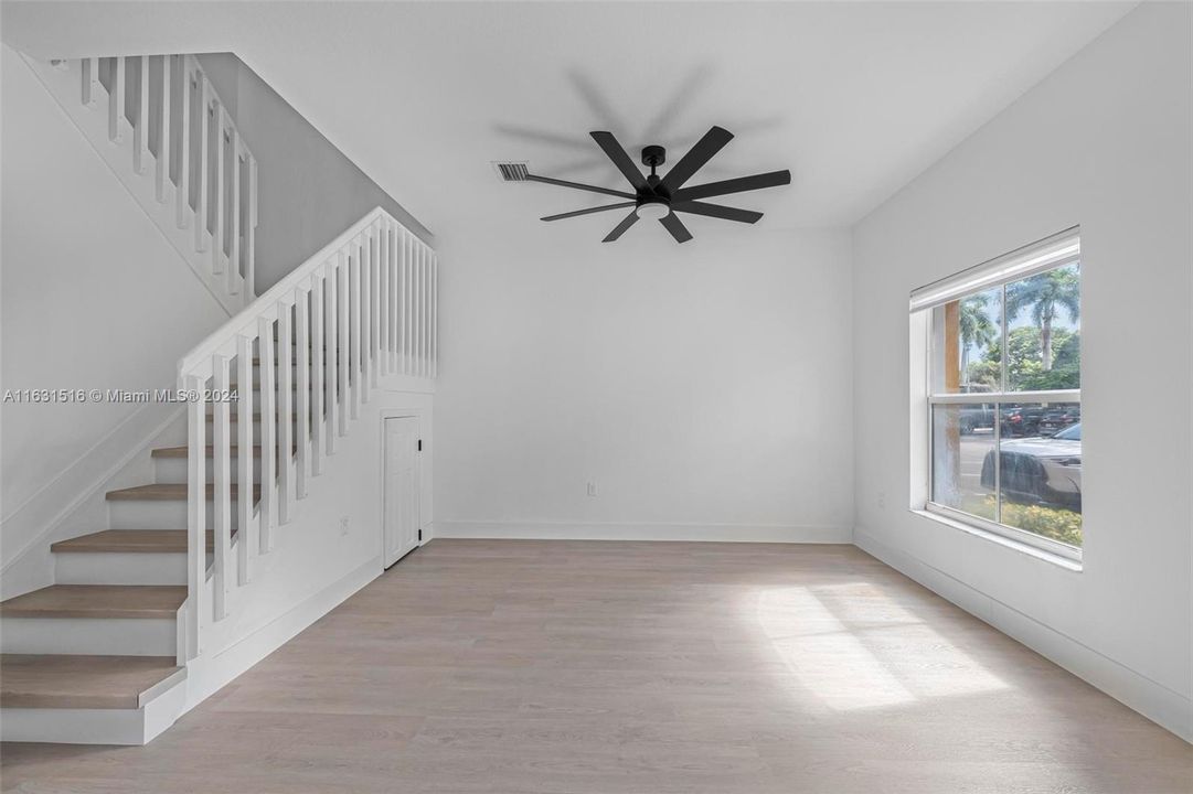 Recently Sold: $369,500 (3 beds, 2 baths, 1371 Square Feet)