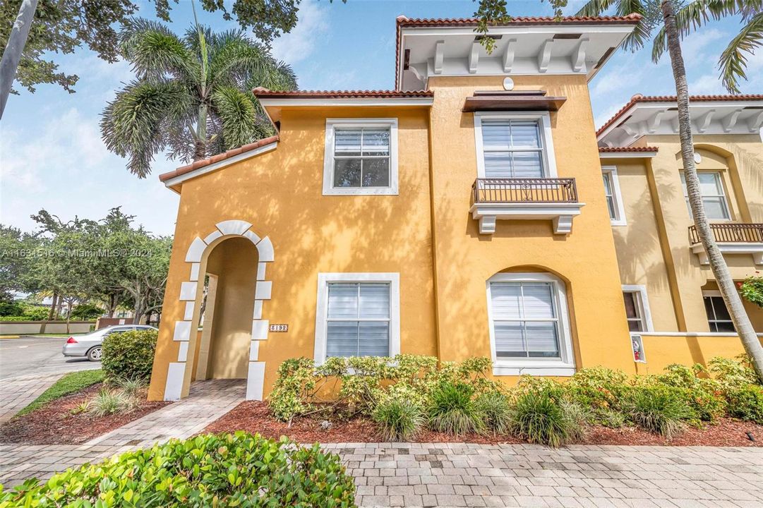 Recently Sold: $369,500 (3 beds, 2 baths, 1371 Square Feet)