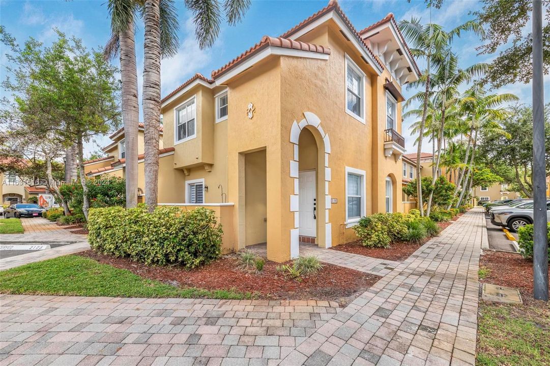 Recently Sold: $369,500 (3 beds, 2 baths, 1371 Square Feet)