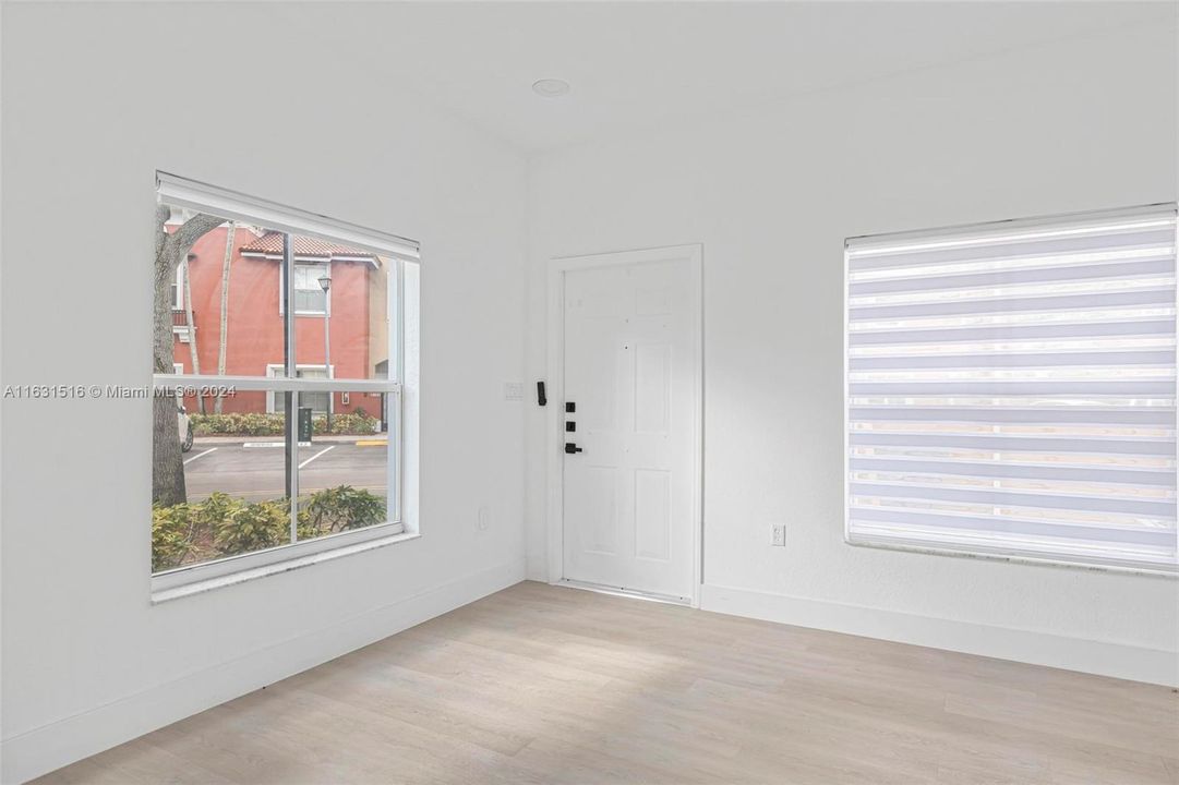 Recently Sold: $369,500 (3 beds, 2 baths, 1371 Square Feet)