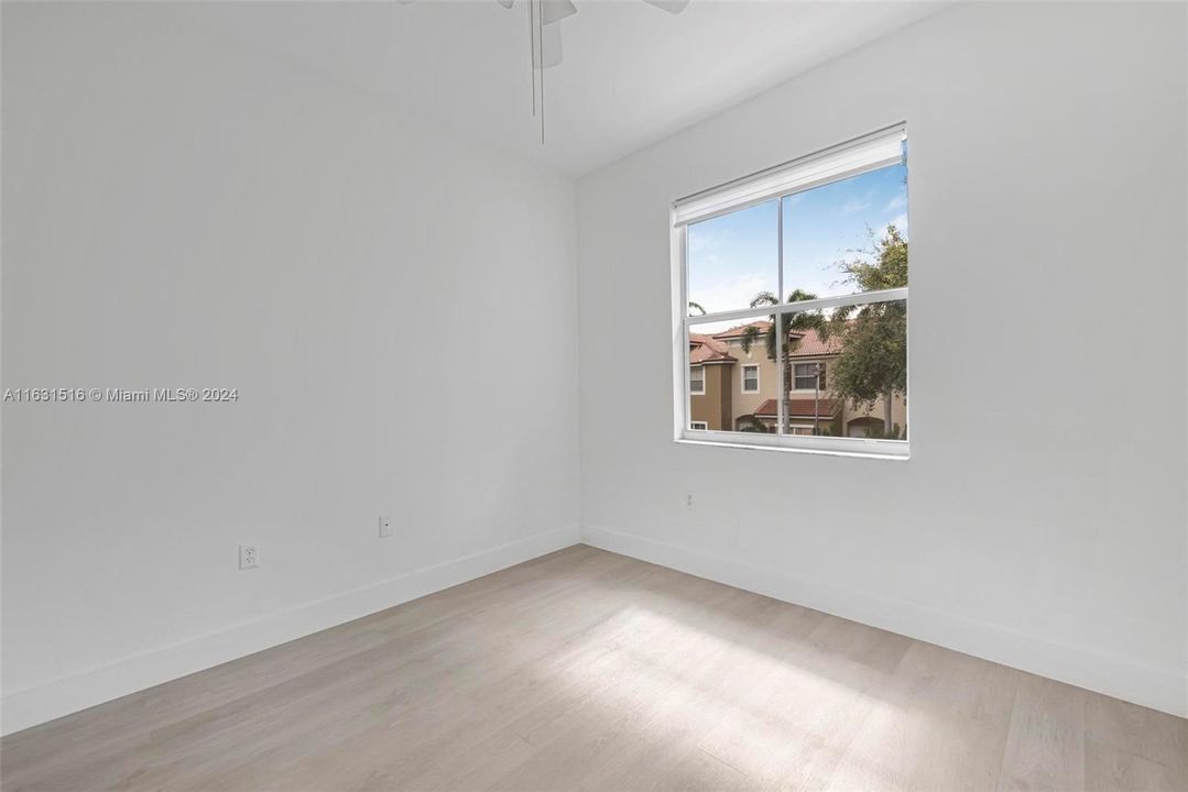 Recently Sold: $369,500 (3 beds, 2 baths, 1371 Square Feet)