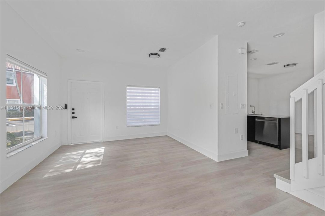 Recently Sold: $369,500 (3 beds, 2 baths, 1371 Square Feet)