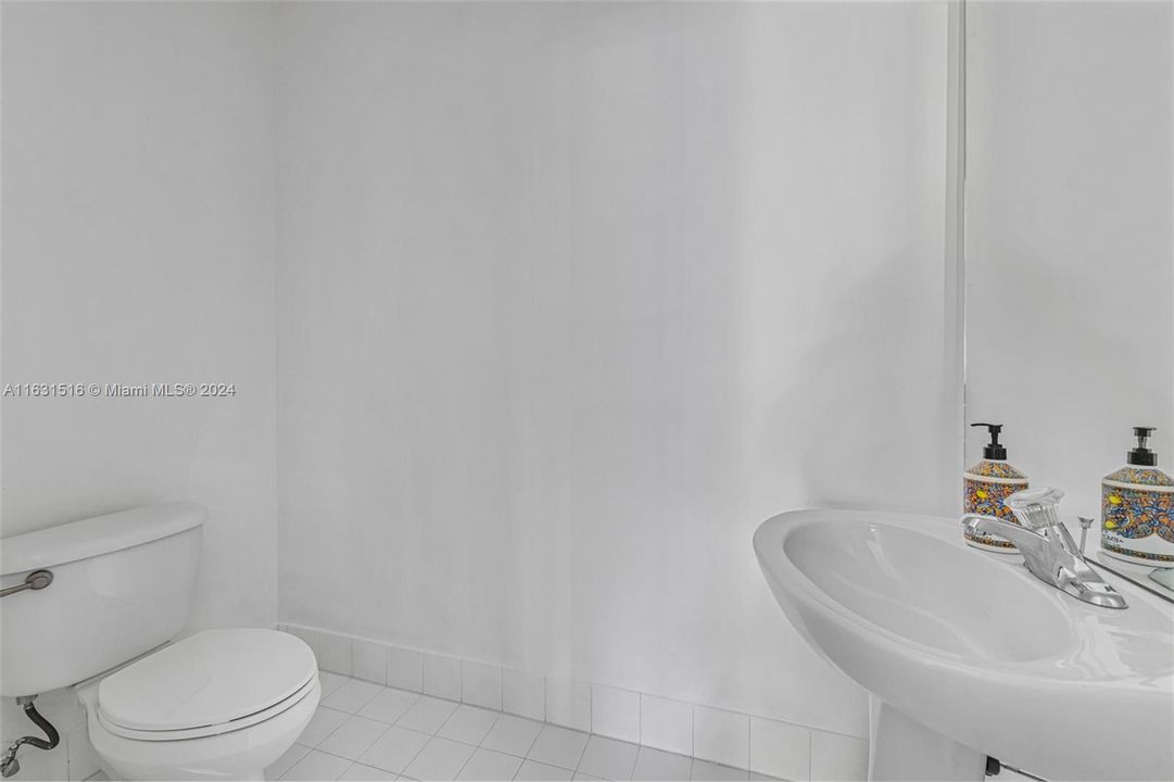 Recently Sold: $369,500 (3 beds, 2 baths, 1371 Square Feet)