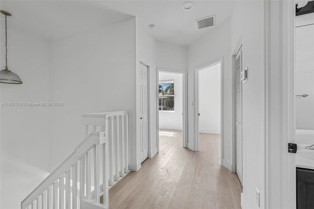 Recently Sold: $369,500 (3 beds, 2 baths, 1371 Square Feet)