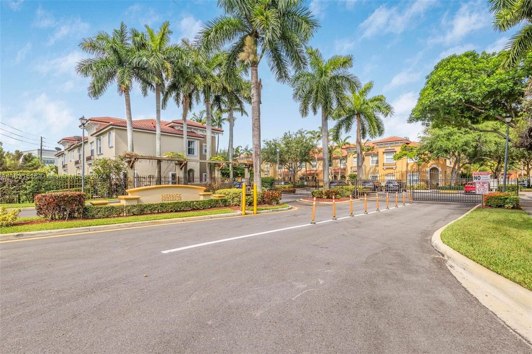 Recently Sold: $369,500 (3 beds, 2 baths, 1371 Square Feet)