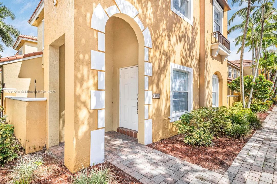 Recently Sold: $369,500 (3 beds, 2 baths, 1371 Square Feet)