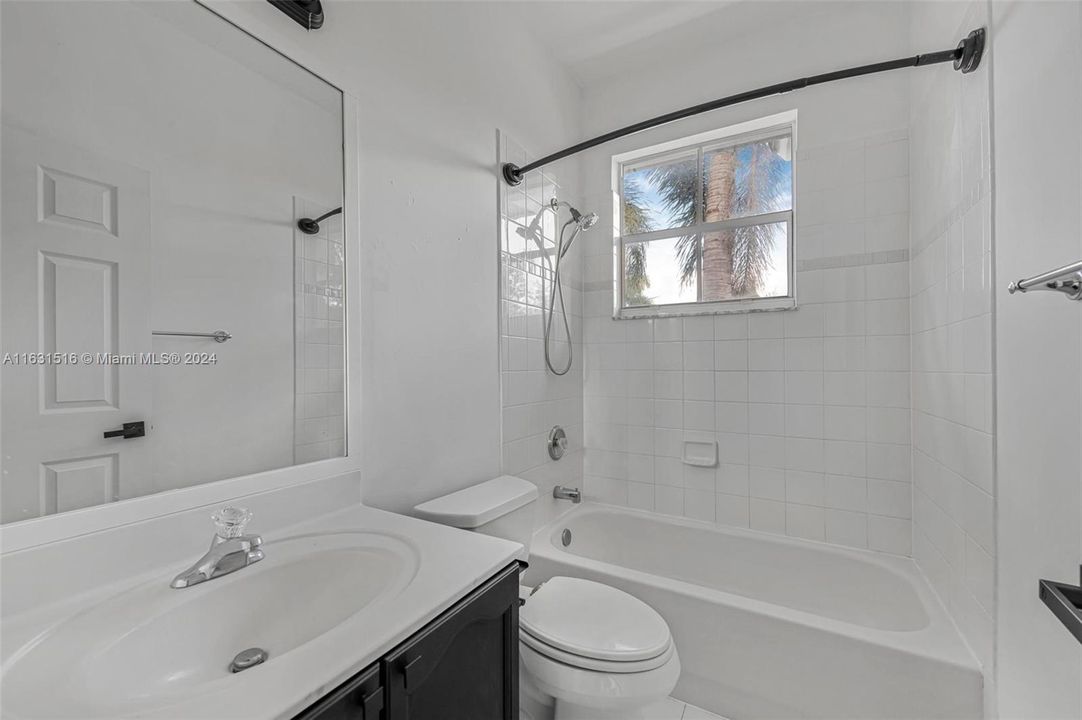 Recently Sold: $369,500 (3 beds, 2 baths, 1371 Square Feet)