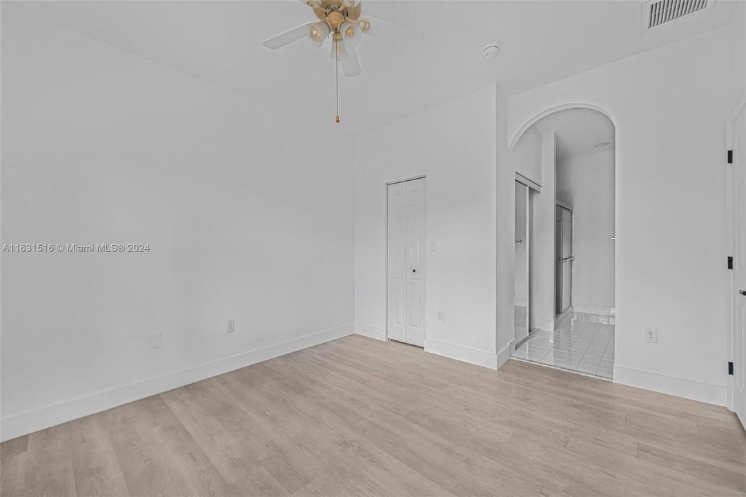 Recently Sold: $369,500 (3 beds, 2 baths, 1371 Square Feet)