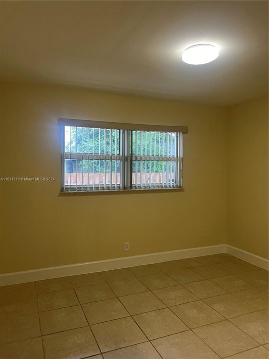 Recently Rented: $1,800 (2 beds, 1 baths, 950 Square Feet)