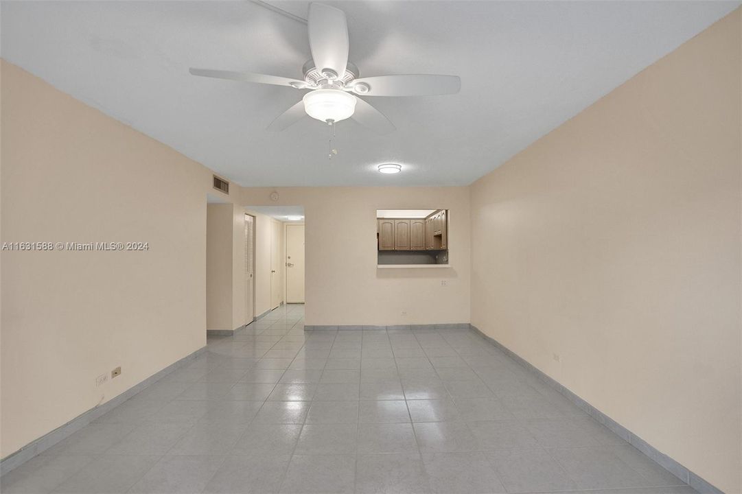 Active With Contract: $2,000 (1 beds, 1 baths, 780 Square Feet)