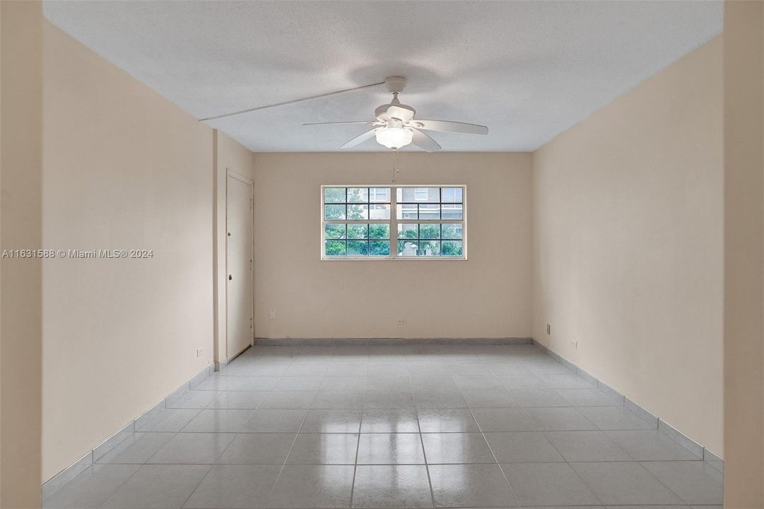 Active With Contract: $2,000 (1 beds, 1 baths, 780 Square Feet)