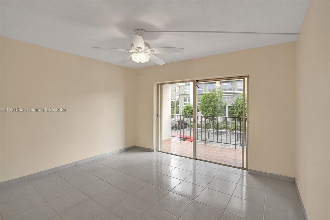 Active With Contract: $2,000 (1 beds, 1 baths, 780 Square Feet)