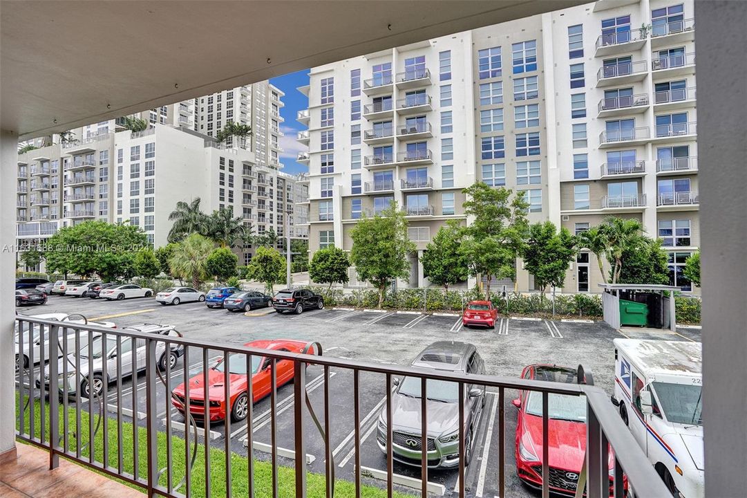 Active With Contract: $2,000 (1 beds, 1 baths, 780 Square Feet)