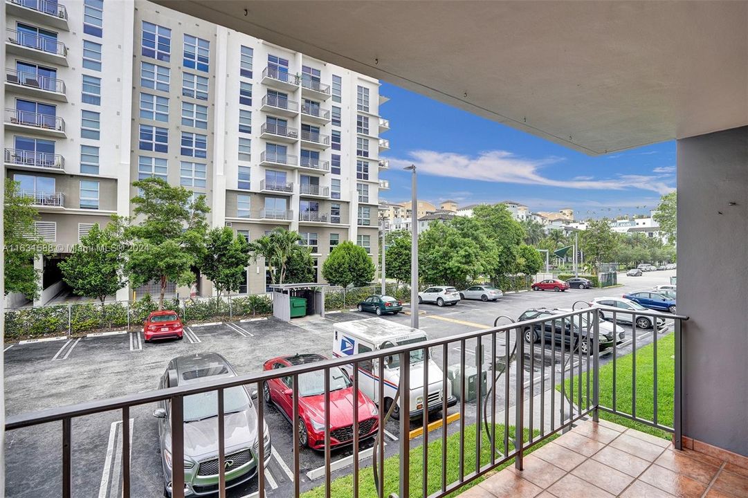 Active With Contract: $2,000 (1 beds, 1 baths, 780 Square Feet)