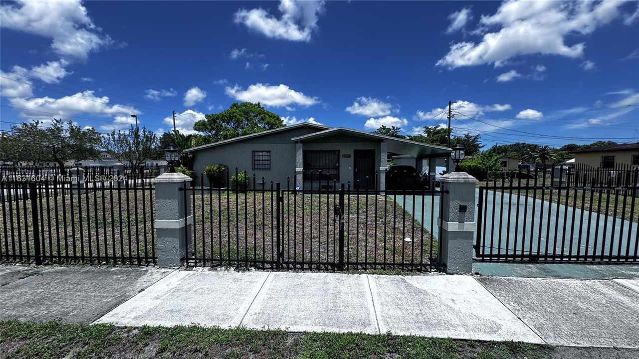 For Sale: $545,000 (3 beds, 2 baths, 1617 Square Feet)