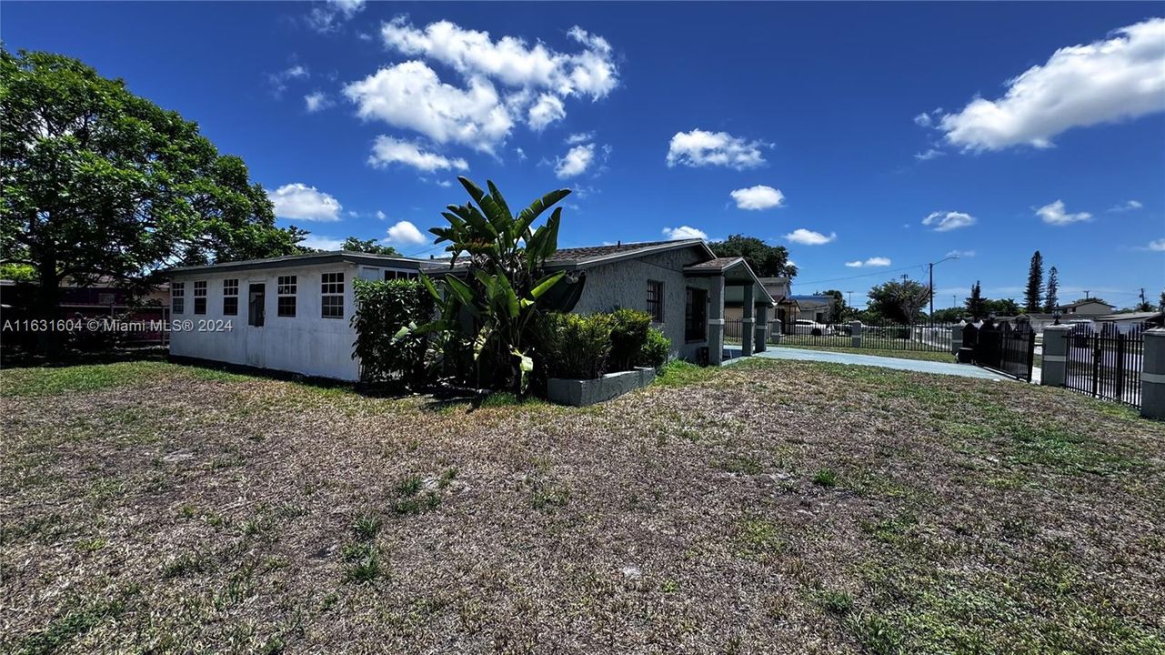 For Sale: $545,000 (3 beds, 2 baths, 1617 Square Feet)